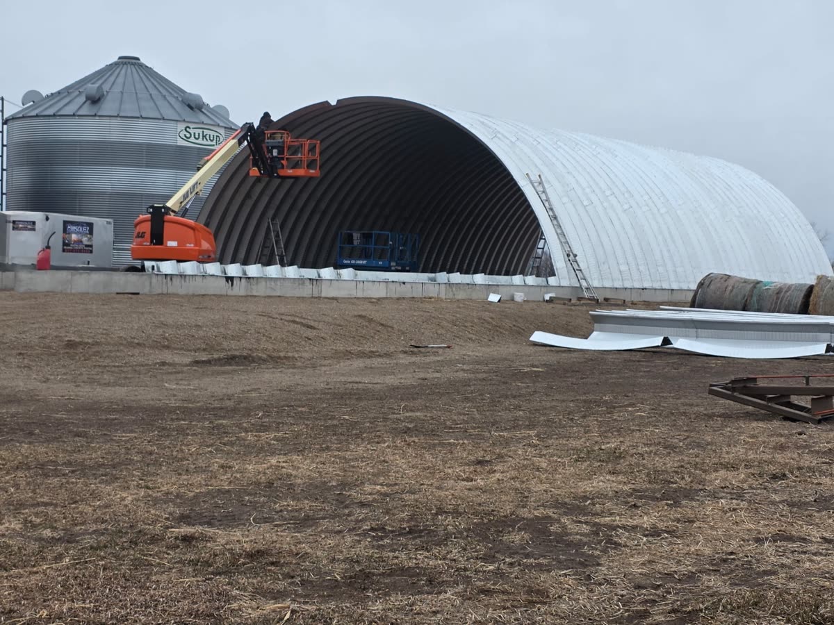Q Series steel building, classic arch in rural setting