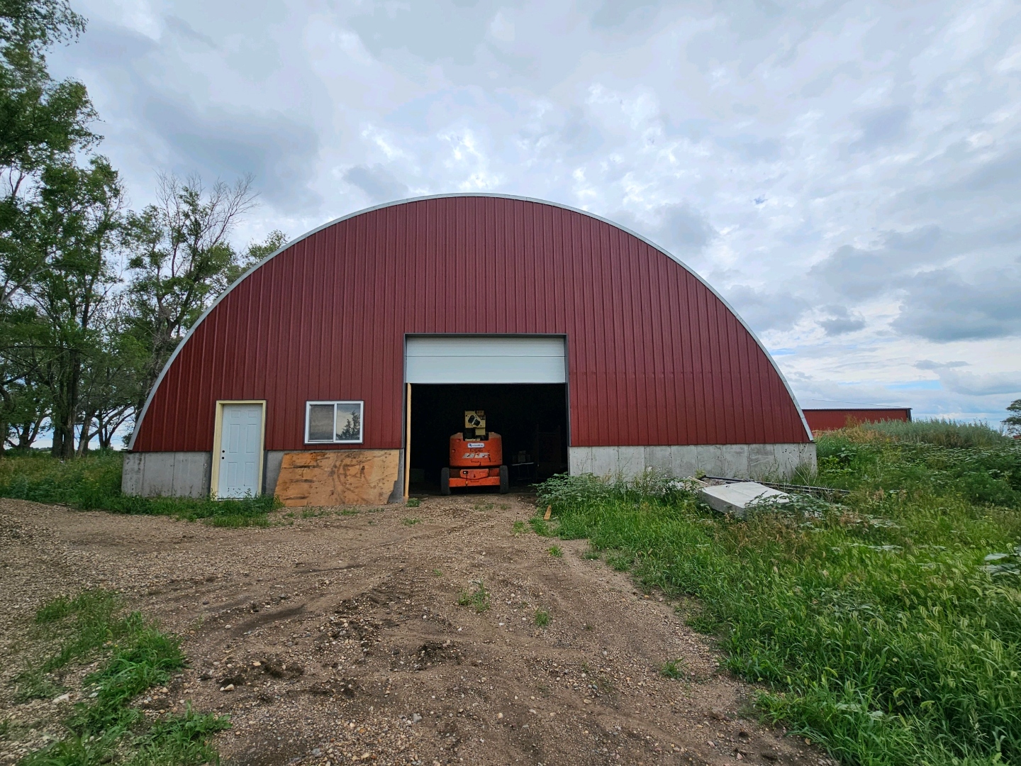 Q Series with bold red facade, horse barn and loafing shed